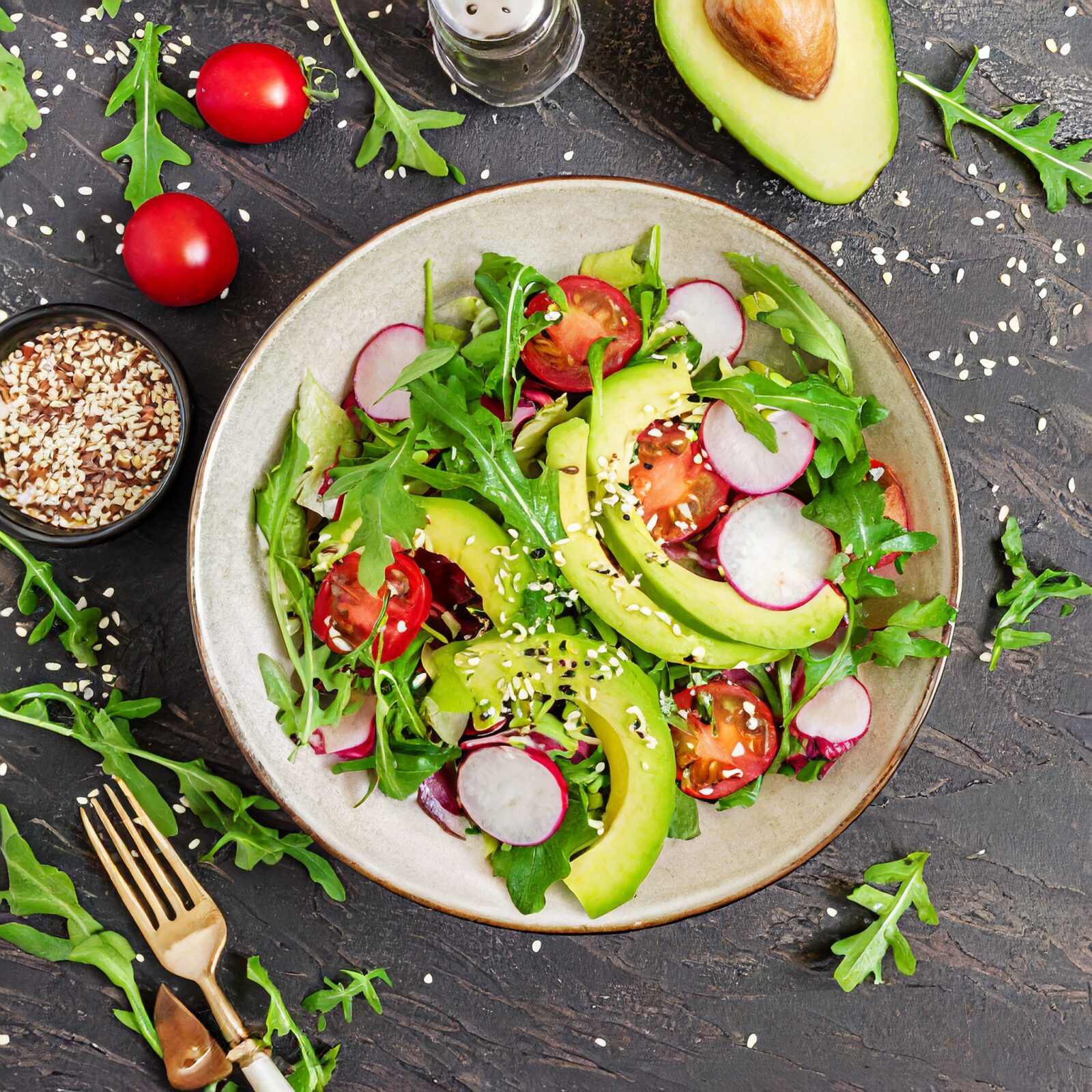 diet menu healthy salad fresh vegetables tomatoes avocado arugula radish seeds bowl vega (1)